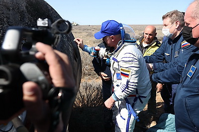 Космический экипаж с Василевской совершил посадку на Землю