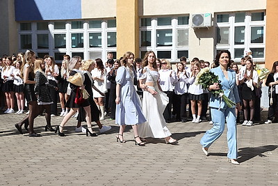 В школах Минска прозвенел последний звонок
