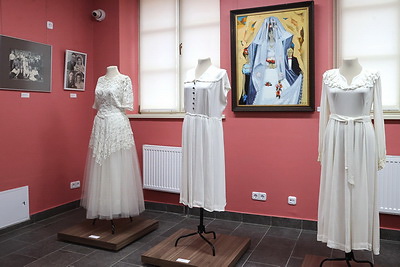 В музее истории Минска проходит выставка свадебных платьев