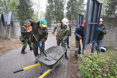 Более 310 тыс. жителей Гродненской области участвуют в субботнике на знаковых местах