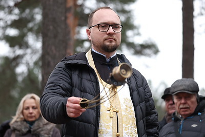 Памятник народному художнику Беларуси Василию Шаранговичу открыли на Восточном кладбище