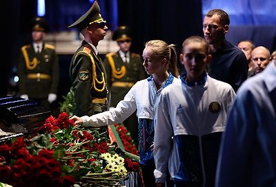 Прощание с Александром Медведем проходит в минском Дворце спорта