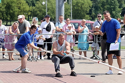 Яркое зрелище и спортивный задор: конкурс силачей прошел в Могилеве