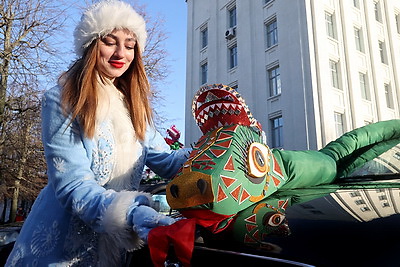 Новогодний автопарад прошел по улицам Могилева