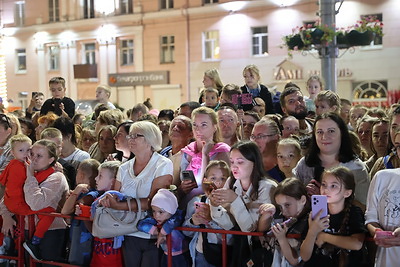 Цирковое шоу под открытым небом представили в Гомеле