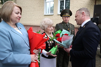 В Гродно в преддверии 9 мая поздравили ветерана ВОВ Валентину Баранову