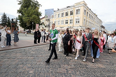 Городской выпускной в Гродно объединил около 2,5 тыс. одиннадцатиклассников