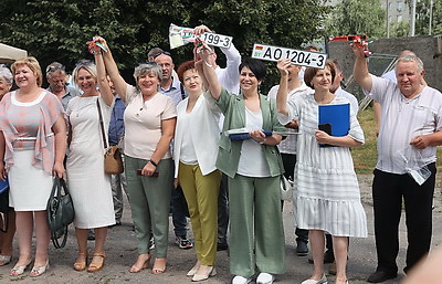 Новые школьные автобусы передали в районы Гомельской области