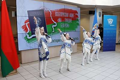 В Минской городской ратуше состоялась церемония вручения паспортов школьникам