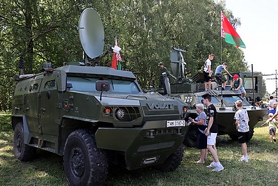 \"Марш Победы\". Легендарные танки Т-34 встретили в Дятлово