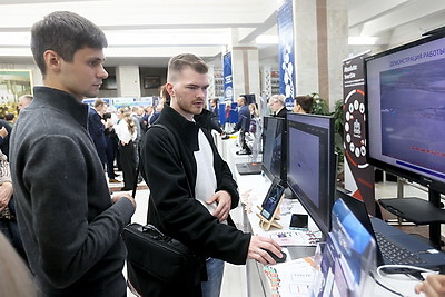 Более 100 проектов представили на выставке \"Искусственный интеллект в Беларуси\"