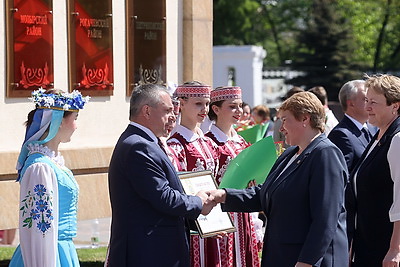 В Гомеле открыли обновленную Доску почета области