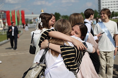 Последний звонок прозвучал для 11,6 тыс. выпускников столичных школ в \"Минск-Арене\"