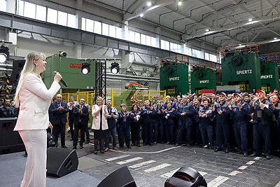 Проект \"Разам працуем, разам спяваем!\" встречают предприятия Бреста