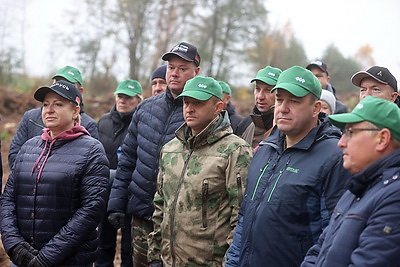 Караник об акции \"Дай лесу новае жыццё!\": это яркий пример сохранения лучших традиций белорусов