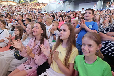 На первом концерте \"Славянского базара\" зрители искупали артистов в овациях