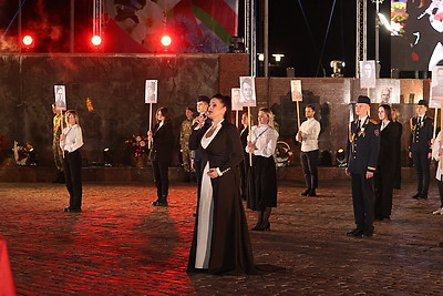 Акцией \"Споем День Победы вместе\" завершилось празднование 9 Мая в Могилеве