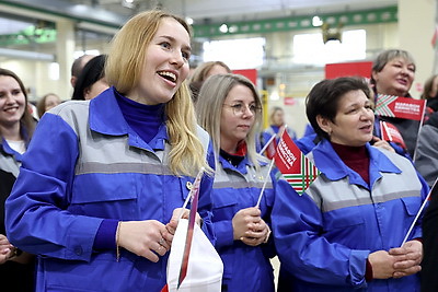 Концерты в цехах. Проект \"Разам працуем, разам спяваем!\" прошел в Орше