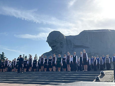 Участники \"Поезда Памяти\" возложили цветы в Брестской крепости