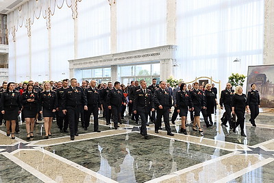 Сотрудники Академии МВД и органов внутренних дел посетили с экскурсией Дворец Независимости