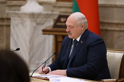 Лукашенко: Конституция стала нашим ориентиром, поистине народным государствообразующим документом