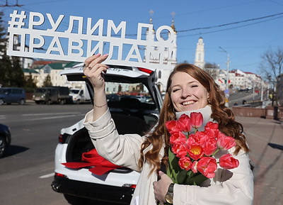 Сотрудники ГАИ поздравили женщин-водителей в Витебске