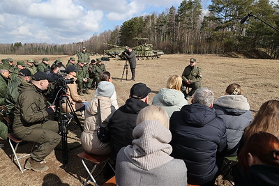 Лукашенко ознакомился с мероприятиями проверки боеготовности соединений и воинских частей