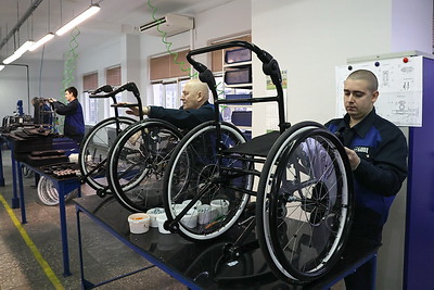 Обеспечить реинтеграцию людей с ограниченными способностями. Головченко посетил протезный центр Беларуси