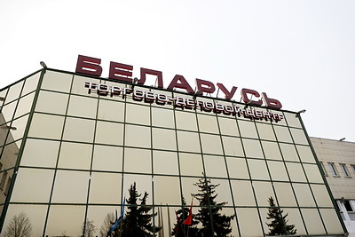 Следователи работают на месте пожара в ТЦ \"Беларусь\" в Витебске