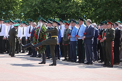 В Гродно в День пограничника прошел торжественный митинг у мемориала