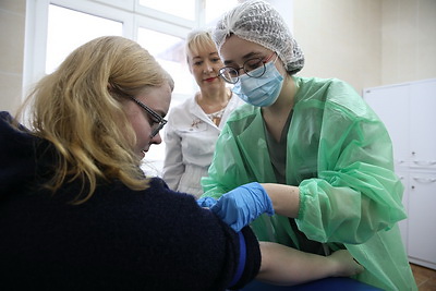 Молодые медики минской больницы принесли клятву клумовцев