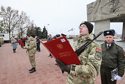 Военнослужащие нового пополнения внутренних войск МВД приняли присягу в Витебске