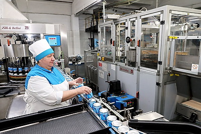 Кочанова посетила производственные цеха Глубокского МКК