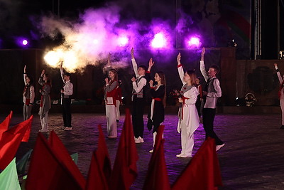 Акцией \"Споем День Победы вместе\" завершилось празднование 9 Мая в Могилеве