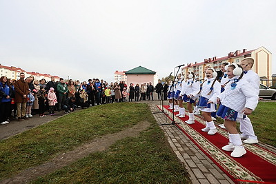 \"Будущее Беларуси в твоих руках\". Молодечно получил в подарок от \"Марафона единства\" арт-объект