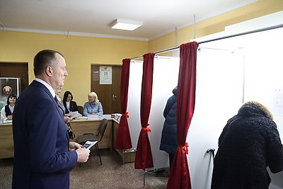 Исаченко: люди привыкли жить в мире и спокойствии, поэтому голосуют за стабильность и нашу страну