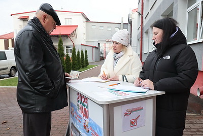 В Беларуси продолжается сбор подписей в поддержку выдвижения кандидатов в Президенты