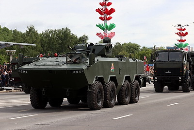 Военный парад в честь Дня Независимости прошел в Минске