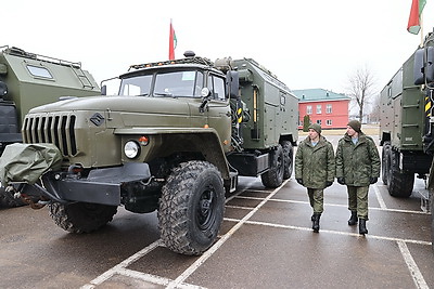 Новую военную технику передали витебским и брестским десантникам