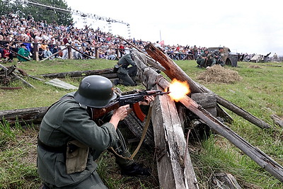 На \"Линии Сталина\" прошла реконструкция боя 1944 года