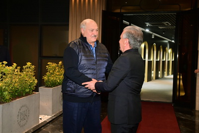 Лукашенко по прилете в Ташкент встретился с Мирзиёевым
