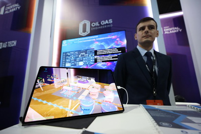 Головченко посетил выставку цифровых технологий в Алматы