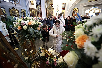 Верующие Минска поклонились ковчегу с частицей Пояса Пресвятой Богородицы