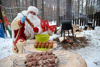 Вкусная уха и зимние забавы: районный праздник \"С Рождеством-2024\" прошел в Могилеве