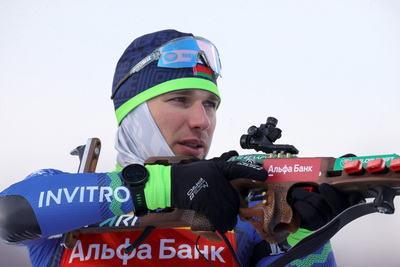 Смольский оформил золотой хет-трик на домашнем этапе Кубка Содружества по биатлону