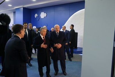 Производственный комплекс в Ташкенте посетили Лукашенко и Мирзиёев