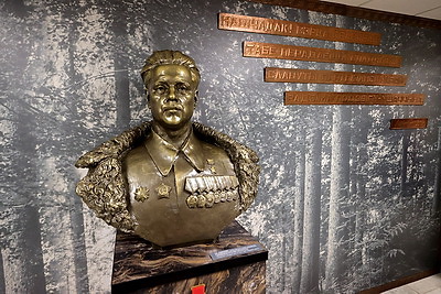 Головченко ознакомился с экспозицией Ушачского музея народной славы имени Героя Советского Союза В.Е.Лобанка