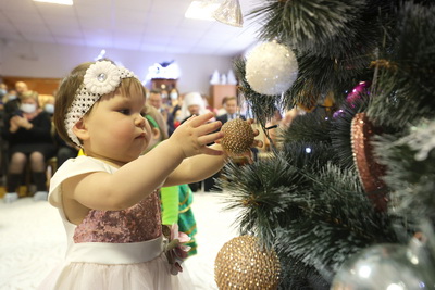 Малыши из Дома ребенка №1 в Минске показали новогоднее представление