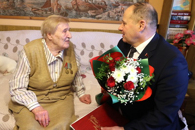 Могилевчанку поздравили с 100-летним юбилеем