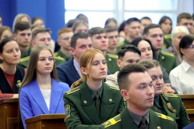 Вольфович: мы не должны сторониться острых вопросов молодежи, это укрепляет доверие